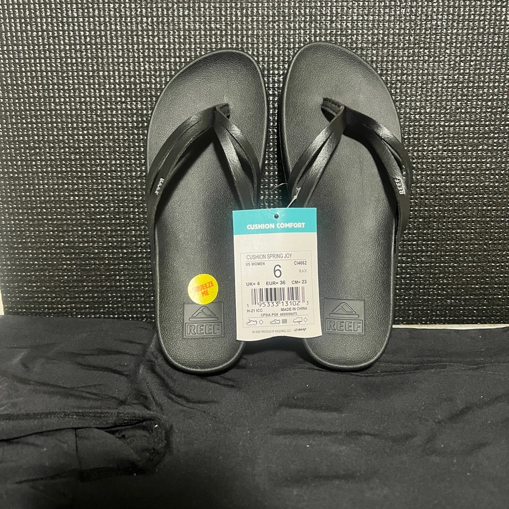 Reef Women's Black Flip Flop Sandals - Picture 2 of 4